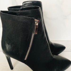 Vince Camuto - VC Chantel Black Glossed Goat Boots